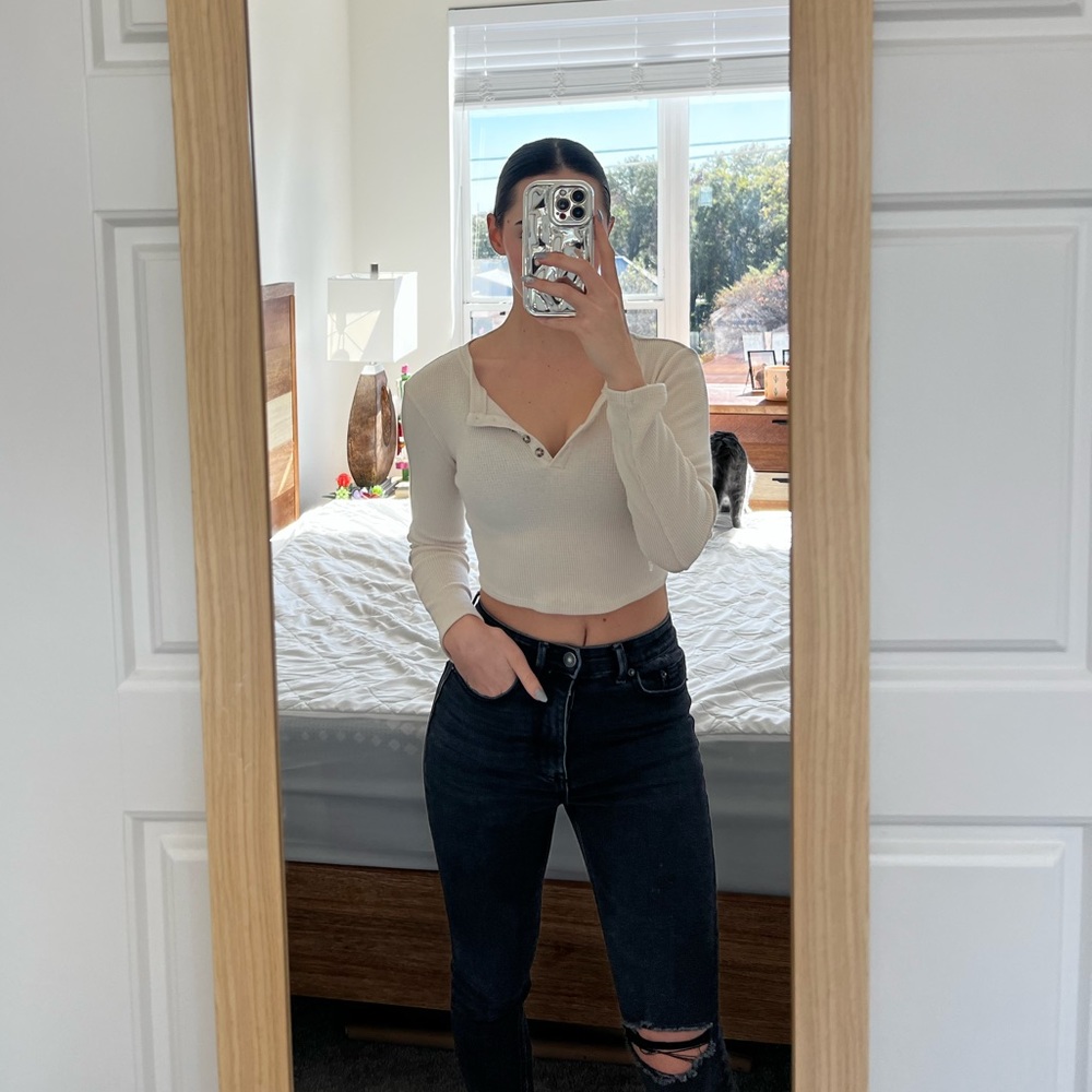 Women’s cropped fitted Henley